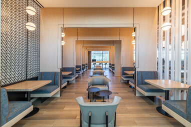 american airlines admiral club washington dca airport