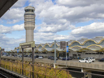 Reagan National Airport Restaurants, Bars, and Things to Do