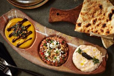 Reagan National Airport Restaurants, Bars, and Things to Do