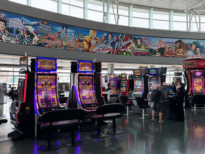 Las Vegas Harry Reid International Airport Food, Drink, and Things to Do -  Thrillist