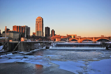 minneapolis skyline in winter