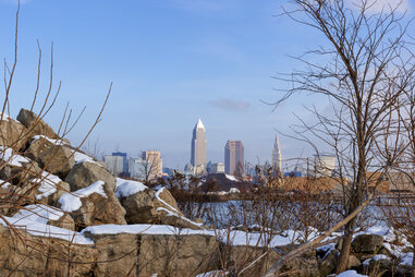 cleveland skyline in winter