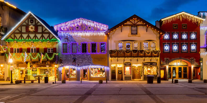 Best Small Towns to See Christmas Decorations - Thrillist