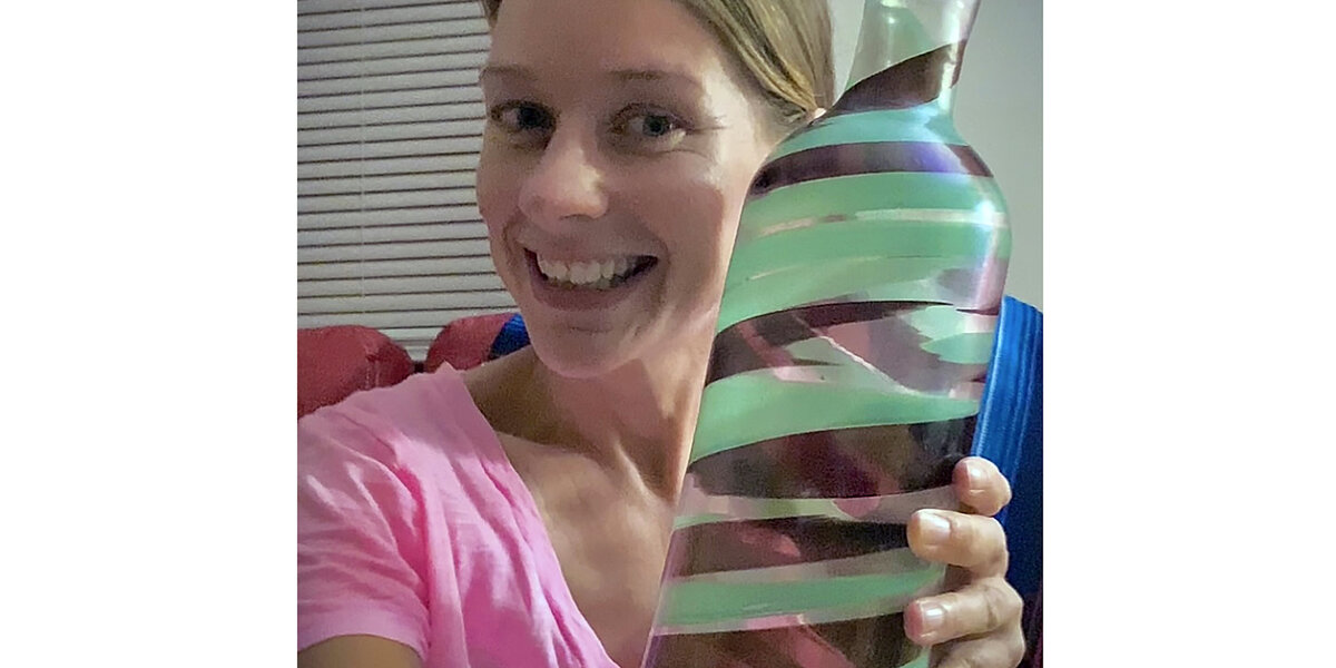 She Bought a Colorful Vase at Goodwill for $3.99. the Rare Piece Sold at Auction for $107,000 - Vimarsana News