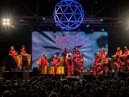 la bomba performing before a crowd in buenos aires, argentina