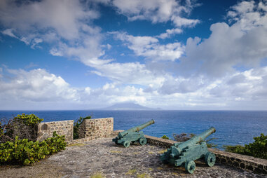 Sint Eustatius, Fort de Windt ruins with view towards St. Kitts