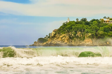 big surfer waves hitting puerto escondido beach