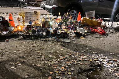 Chicago Rat Hole Shrine at night