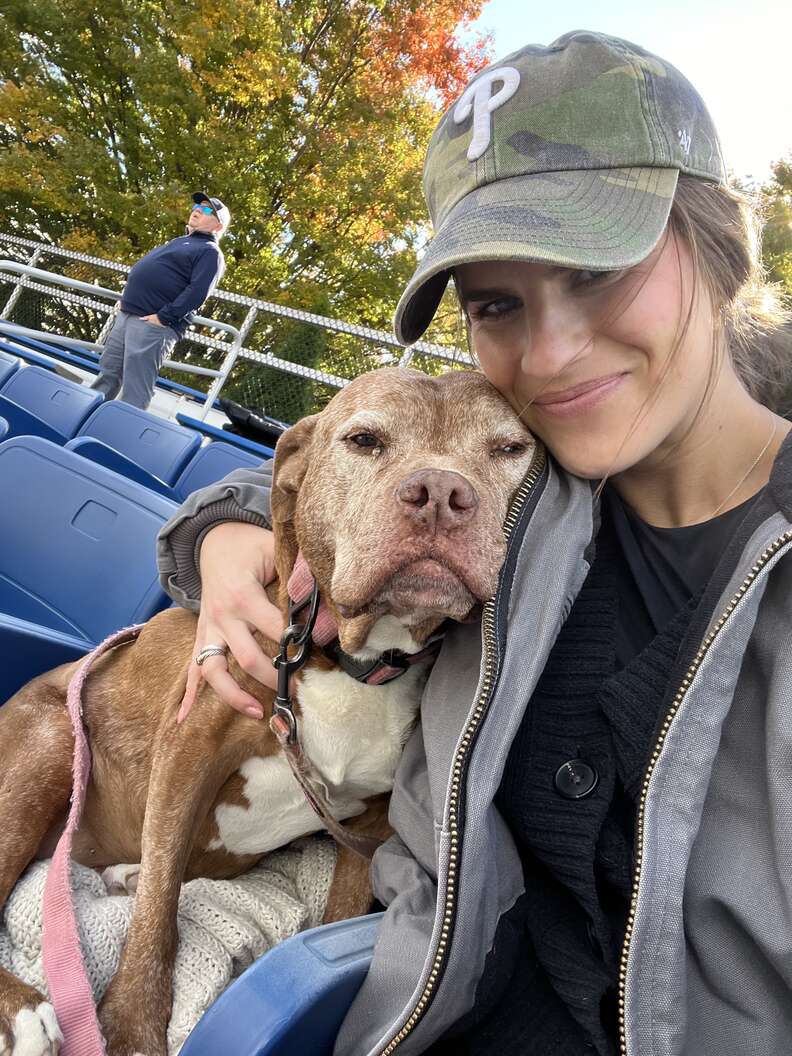 Dog Walker Leaves One Final Note After Taking Senior Pittie On Her Last Walk