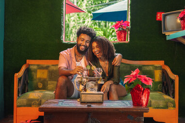 couple drinking cocktails on a chinchorreo in puerto rico