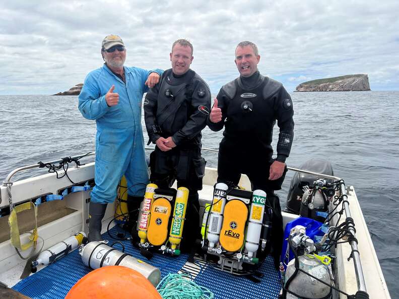 divers on ship 