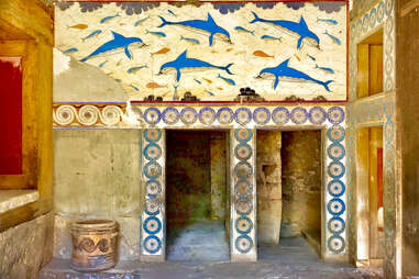 palace of knossos fresco heraklion archaeological museum throne room king minos
