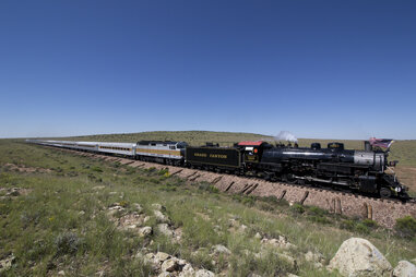 Grand Canyon Railway’s No. 4960 train