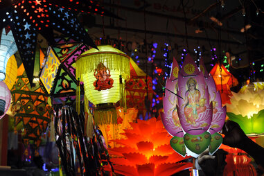 Lanterns hanging in shop in mumbai, Maharashtra, India