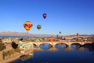 hot air balloons over london bridge in lake havasu