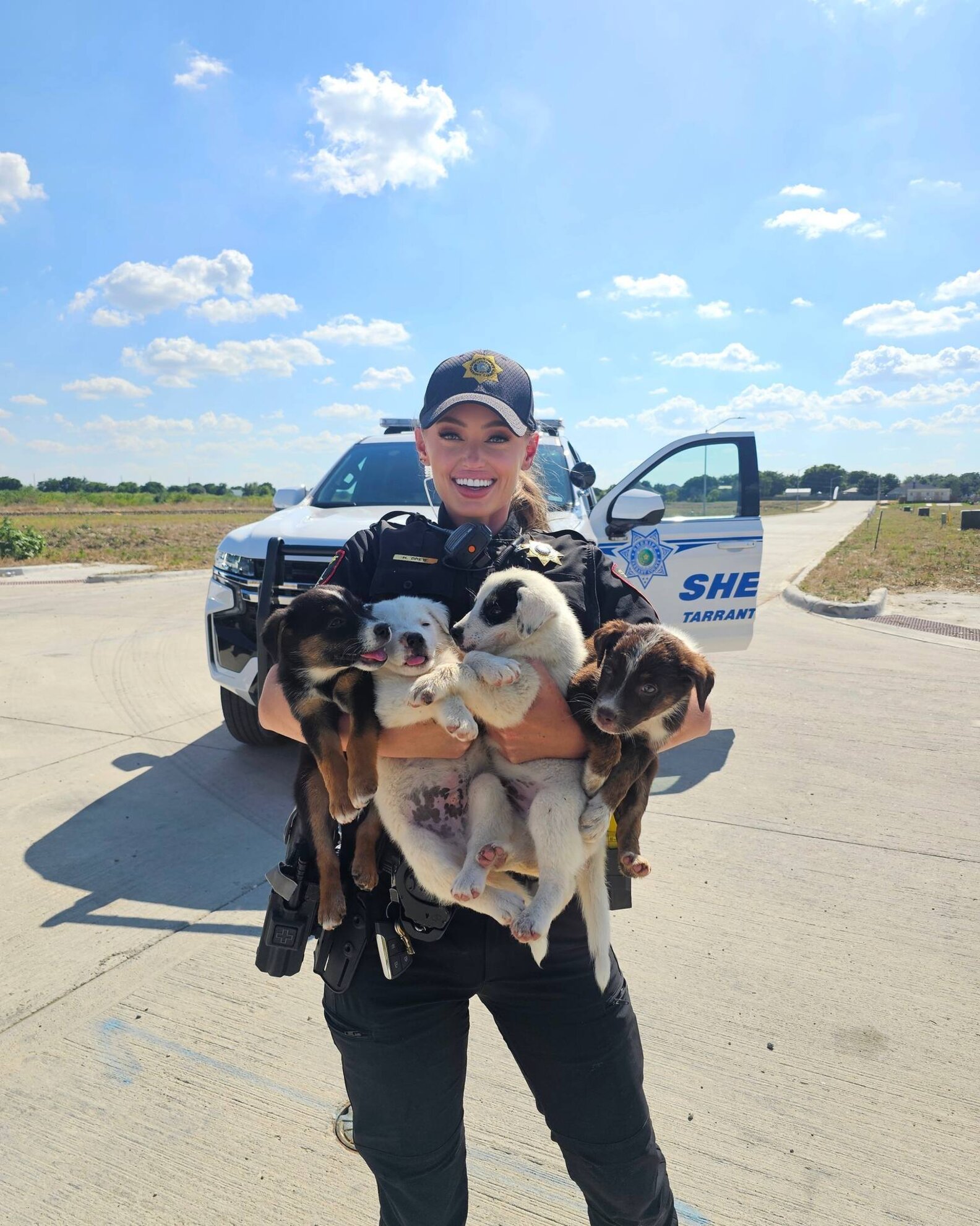 Officer Responds To Emergency Call — And Ends Up With An Armful Of ...