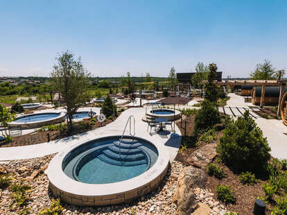 WorldSprings Mineral Pool Debuts in Dallas, Texas - Thrillist