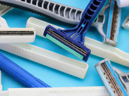 disposable plastic razors in various colors