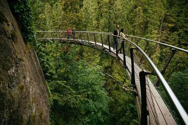 suspension hike capilano suspension bridge park vancouver