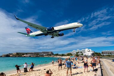 a Delta plane flying right above heads in Maho Beach