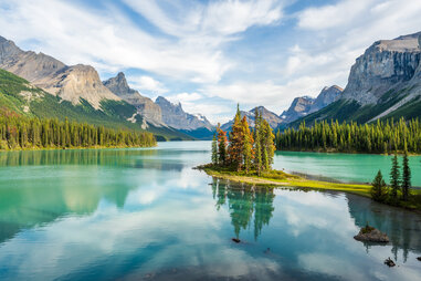 Canada, Alberta, Jasper National Park, Maligne Lake and Spirit Island