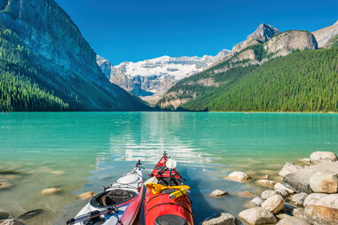 turquoise blue lake louise in Canada, with kayaks