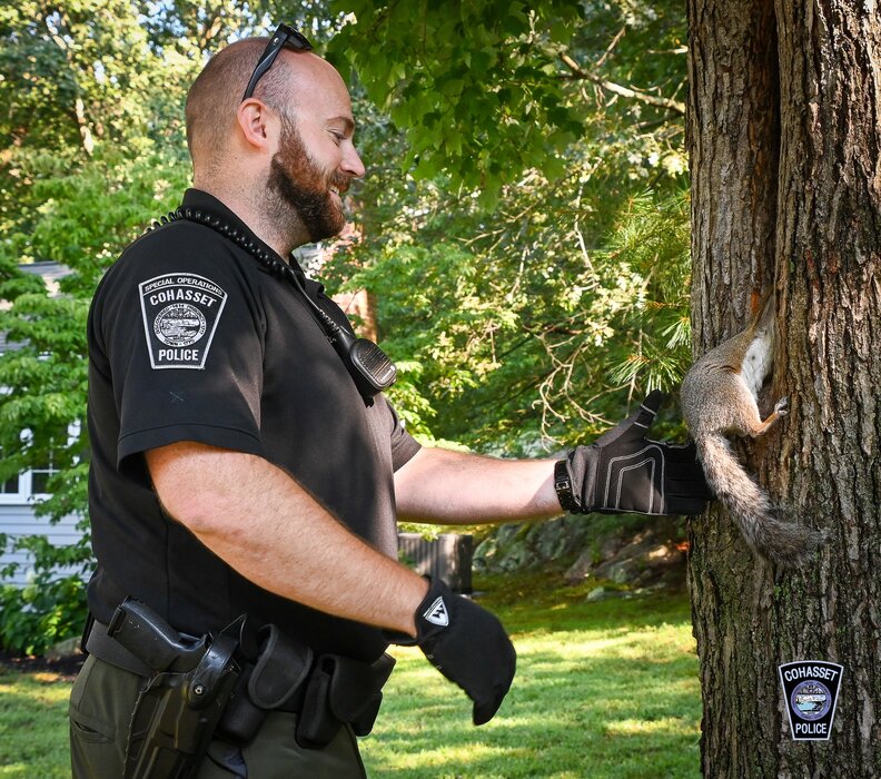 Cop Can't Help But Laugh When He Sees Who He's Been Called To Rescue ...