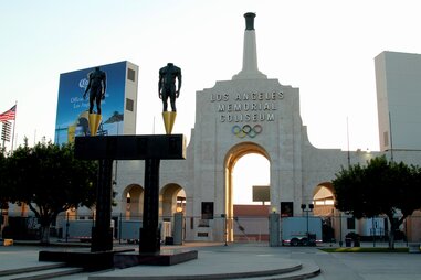 the la coliseum in downtown los angeles exposition park