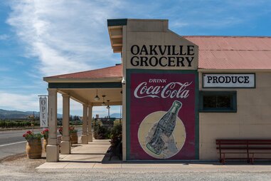 Side view of Oakville Grocery Store in a sunny afternoon