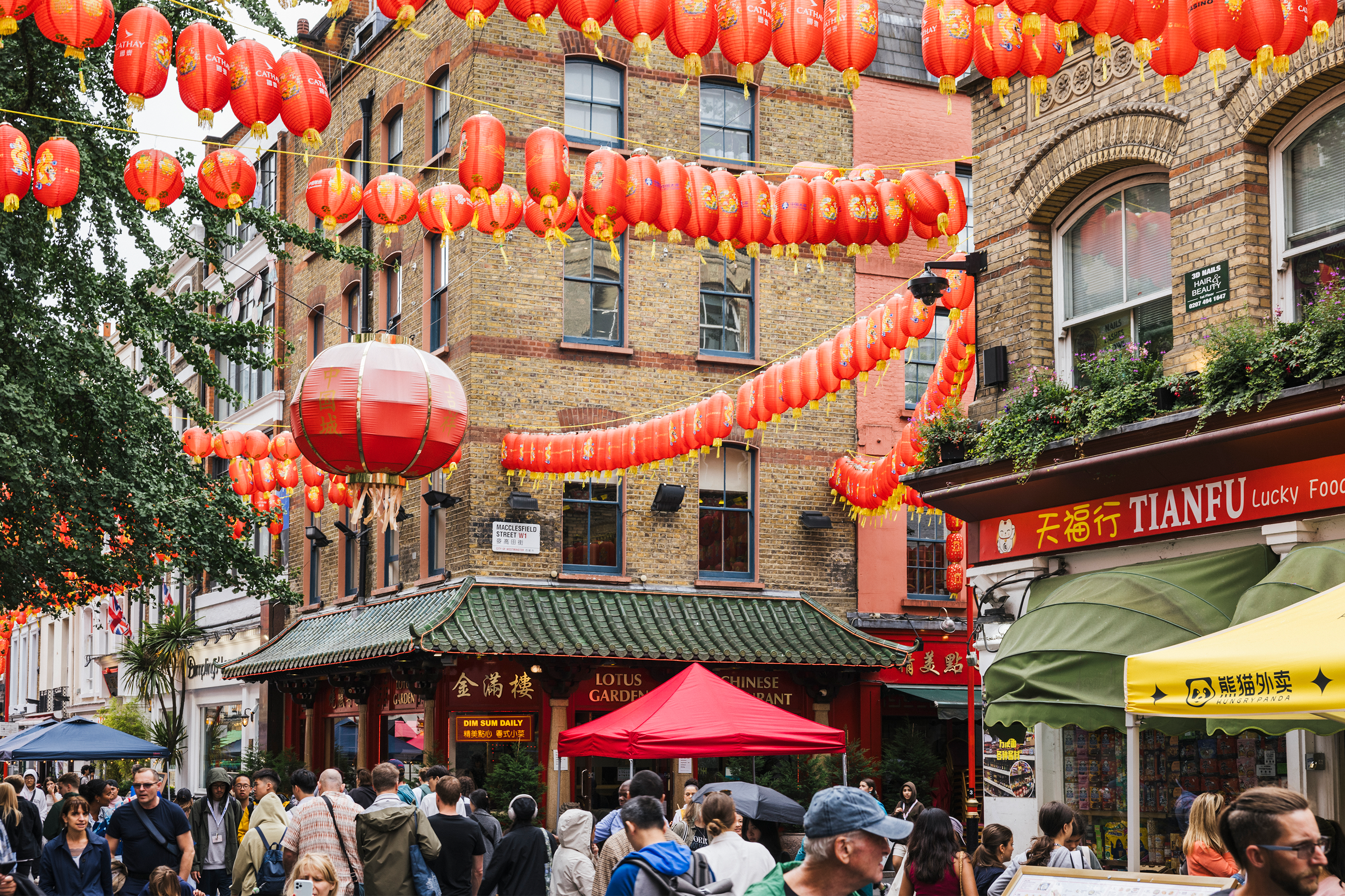 Think Outside the Buckingham Box with This Local-Approved London Itinerary