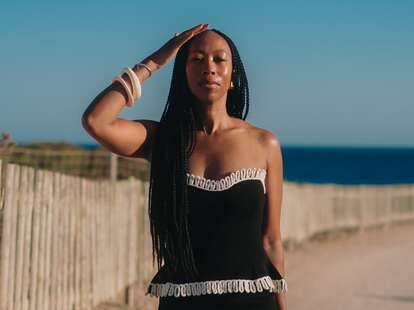 vacation braids Thandi Maqubela at the beach