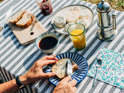 bread cheese europe gluten bloating