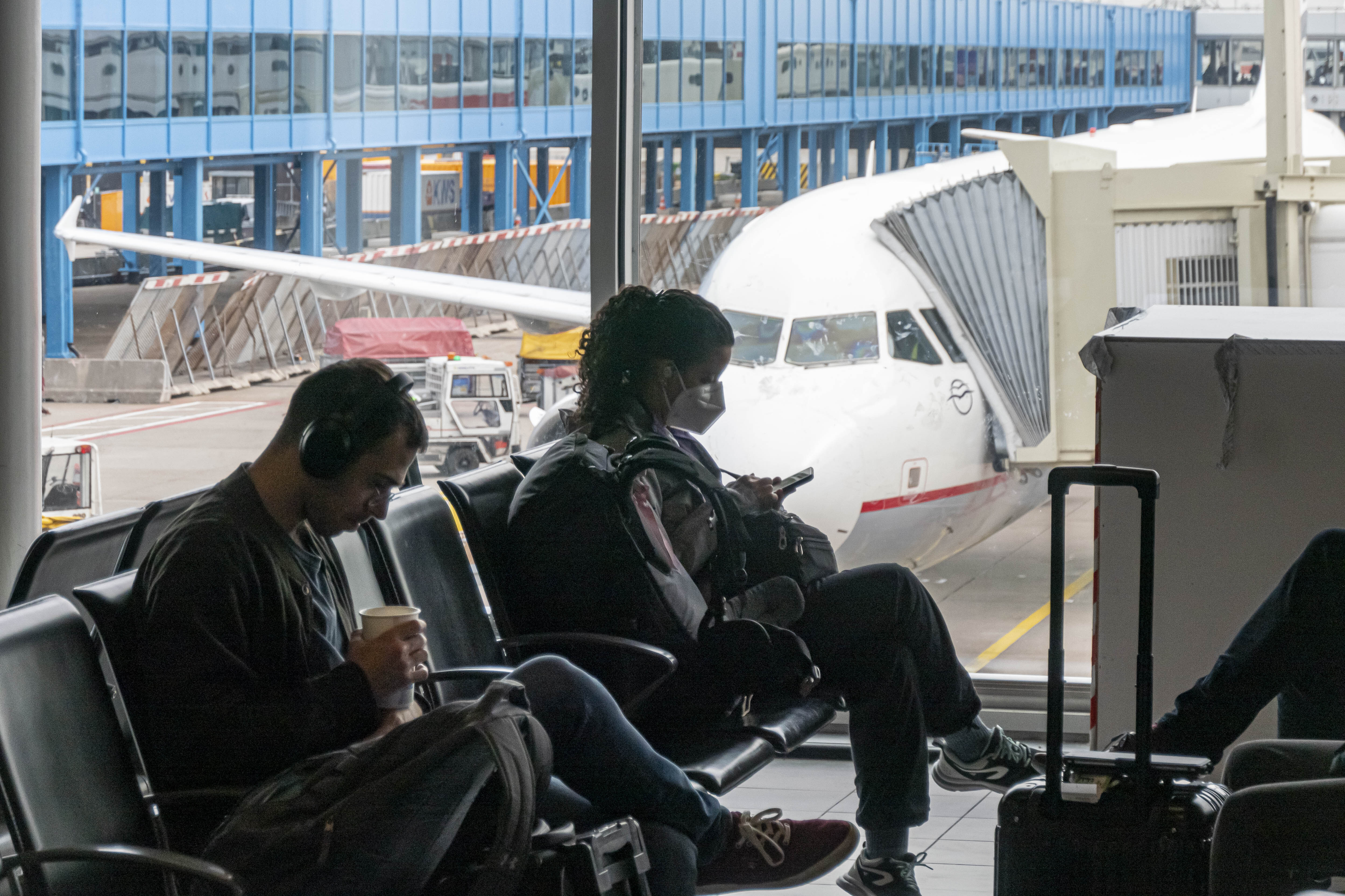 Should We Be Masking While on Airplanes Right Now?