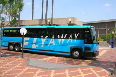 flyaway bus to lax at union station in downtown la