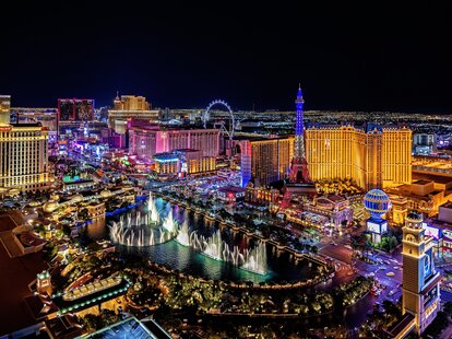 las vegas skyline at night