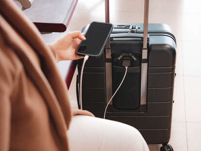 Luggage with iphone charger clearance