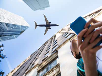 identifying plane in the sky flightradar24