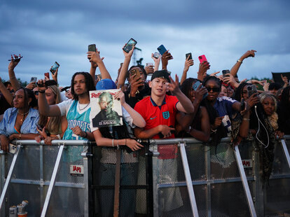 Pearl Jam Tour 2025 USA concert crowd cheering