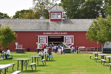 harbes apple barn north fork best apple picking