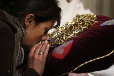 Adoration of the holy crown of thorns worn by Jesus Christ during the Passion.