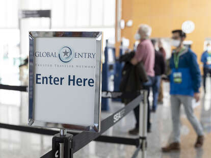 A sign guides volunteers to the Global Entry automatic kiosks.