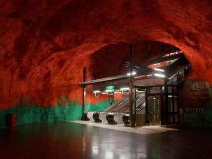 olna Centrum station in the Stockholm metro red and green mural