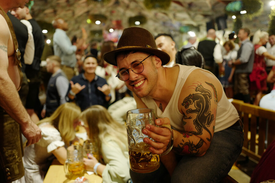 Google Reviews at Hofbräuhaus München During Oktoberfest 2024 - Thrillist