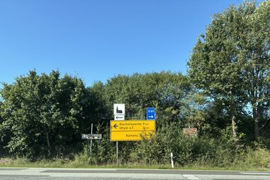 Autobahn road sign toward Uhyst