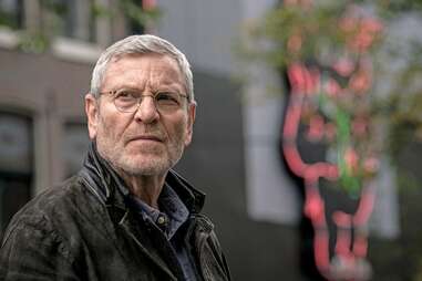 Tchéky Karyo as Julien Baptiste