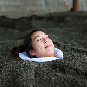 sand bathing ibusuki japan sunamushi