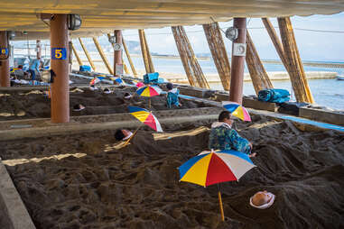 sand bathing ibusuki beach hakusuikan kagoshima