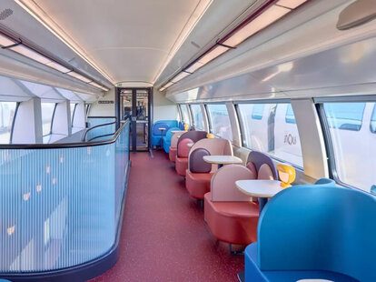 The mezzanine bistro on the new TGV-M line