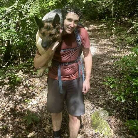 Hikers Find A Mysterious Dog Deep In The Woods And Realize She Can't Move