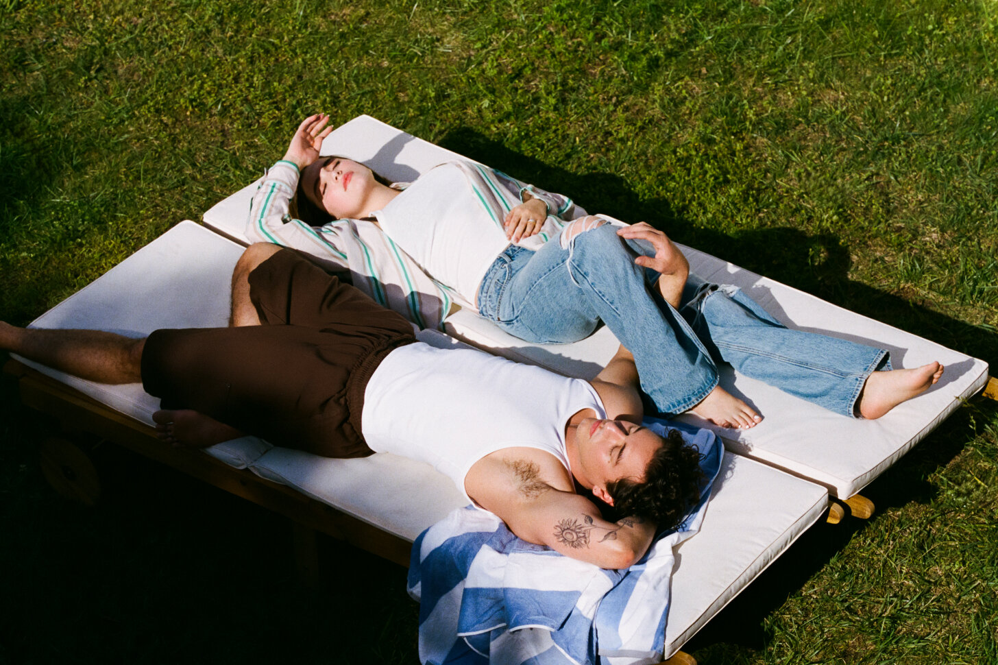 Meet Belmont Cameli and Ella Bright, Your New Crushes on "Off Campus"